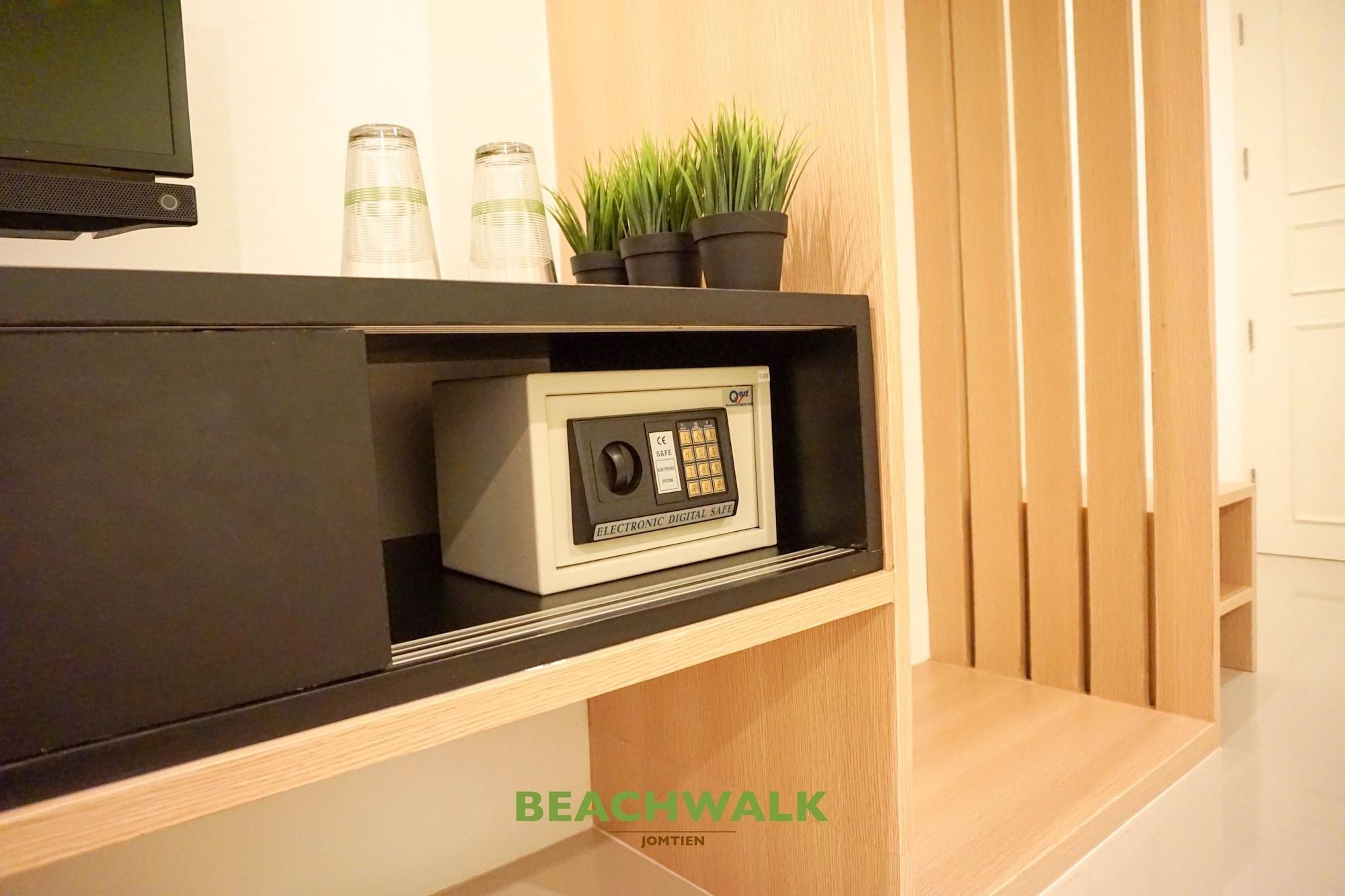 Beachwalk Jomtien Exterior photo